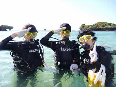 25日　真栄田ビーチでダイビング